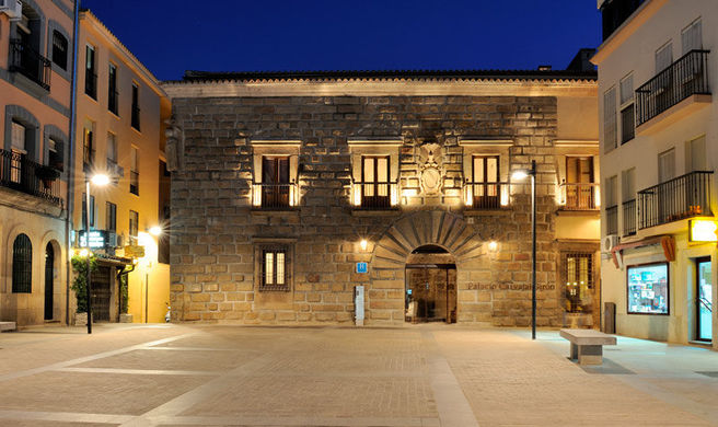 Hotel Palacio Carvajal Giron Exterior