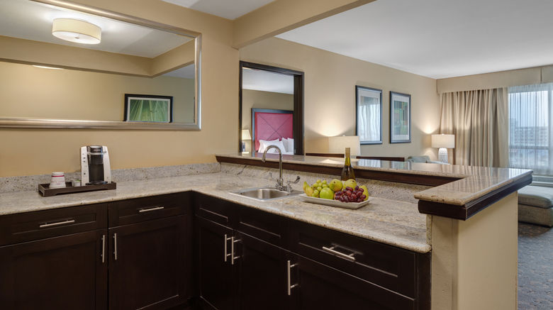 <b>Crowne Plaza Houston Galleria Area Suite</b>. Images powered by <a href="https://www.leonardoworldwide.com/" title="Leonardo Worldwide" target="_blank">Leonardo</a>.