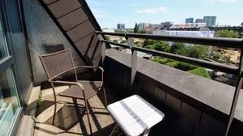 <b>Hotel Senator Hamburg Room</b>. Images powered by <a href="https://www.leonardoworldwide.com/" title="Leonardo Worldwide" target="_blank">Leonardo</a>.
