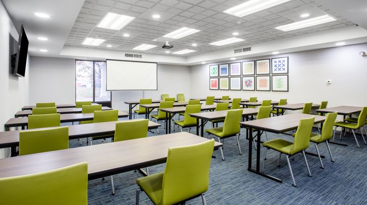 Holiday Inn Express & Suites Meeting
