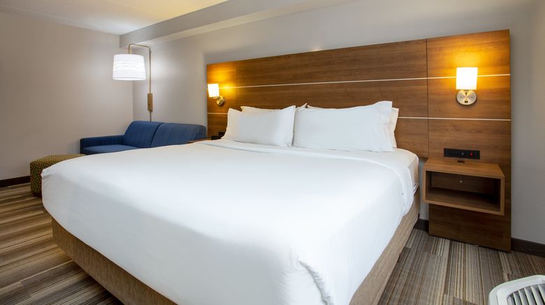 <b>Holiday Inn Express & Suites Room</b>. Images powered by <a href="https://www.leonardoworldwide.com/" title="Leonardo Worldwide" target="_blank">Leonardo</a>.