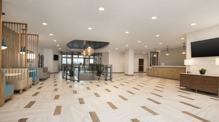 Holiday Inn Hotel & Suites Lobby