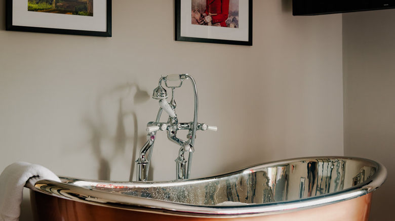 <b>Hare & Hounds Hotel Room</b>. Images powered by <a href="https://www.leonardoworldwide.com/" title="Leonardo Worldwide" target="_blank">Leonardo</a>.
