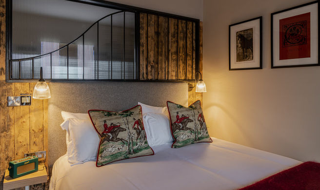Hare & Hounds Hotel Room