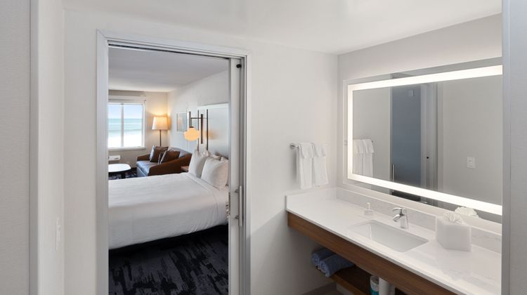 Fairfield Inn & Suites Pacifica Room