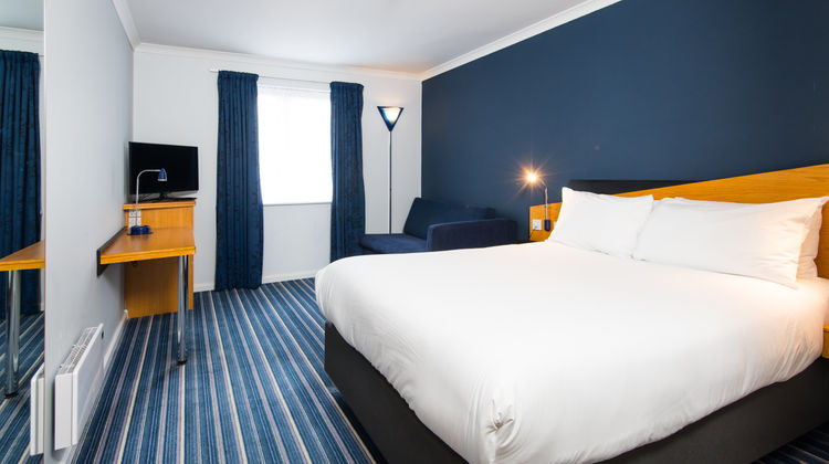 Holiday Inn Express Manchester East Room