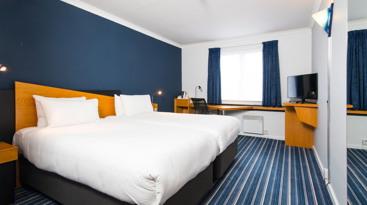 Holiday Inn Express Manchester East Room