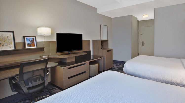 Fairfield Inn & Stes Milwaukee Downtown Room