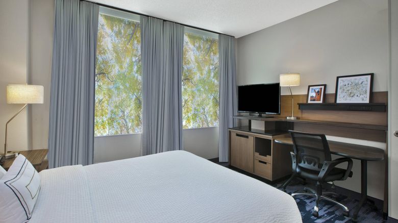 <b>Fairfield Inn & Stes Milwaukee Downtown Room</b>. Images powered by <a href="https://www.leonardoworldwide.com/" title="Leonardo Worldwide" target="_blank">Leonardo</a>.