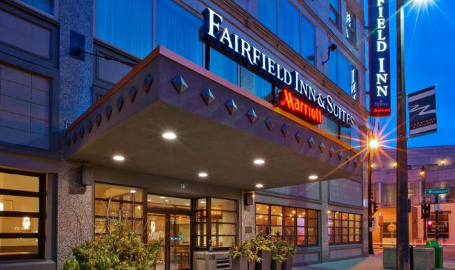Fairfield Inn & Stes Milwaukee Downtown Exterior