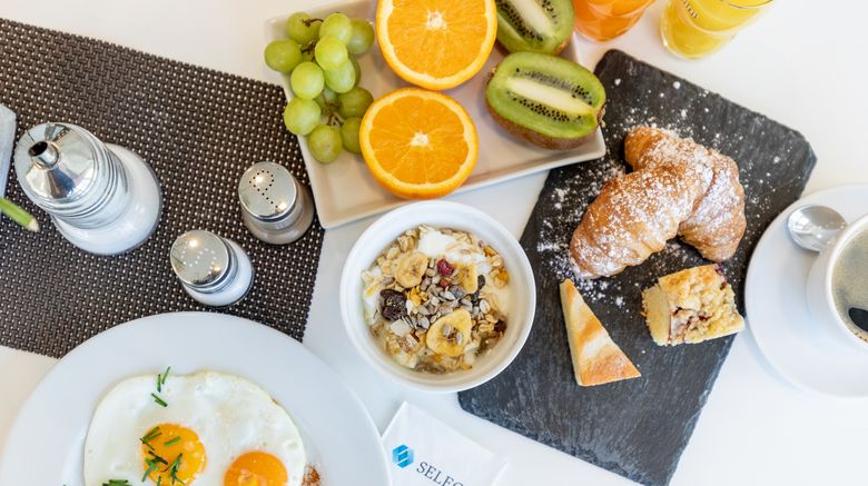 <b>Select Hotel Tiefenthal Hamburg Restaurant</b>. Images powered by <a href="https://leonardo.com/" title="Leonardo Worldwide" target="_blank">Leonardo</a>.