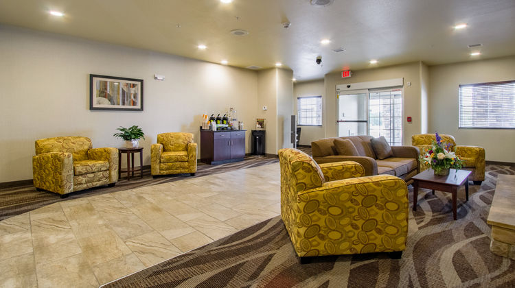 Cobblestone Hotel & Suites Orrville Lobby