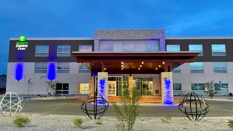 Holiday Inn Express & Suites Blythe Exterior