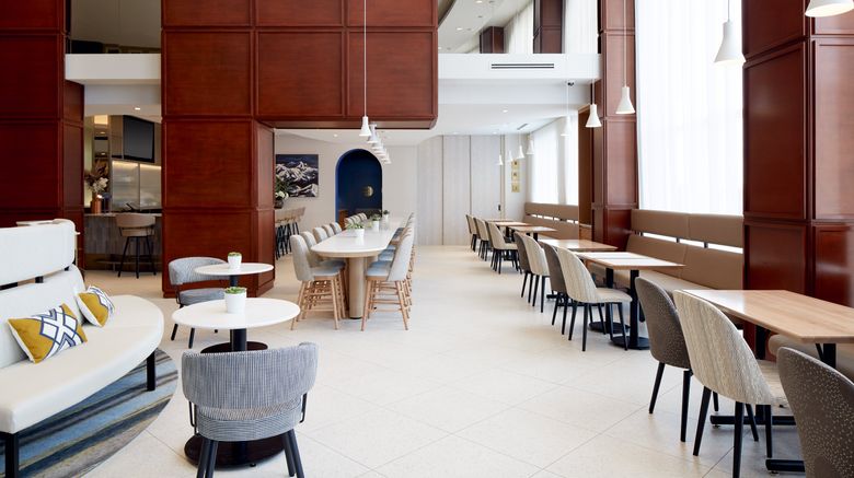 <b>Holiday Inn & Suites Montreal Airport Restaurant</b>. Images powered by <a href="https://www.leonardoworldwide.com/" title="Leonardo Worldwide" target="_blank">Leonardo</a>.