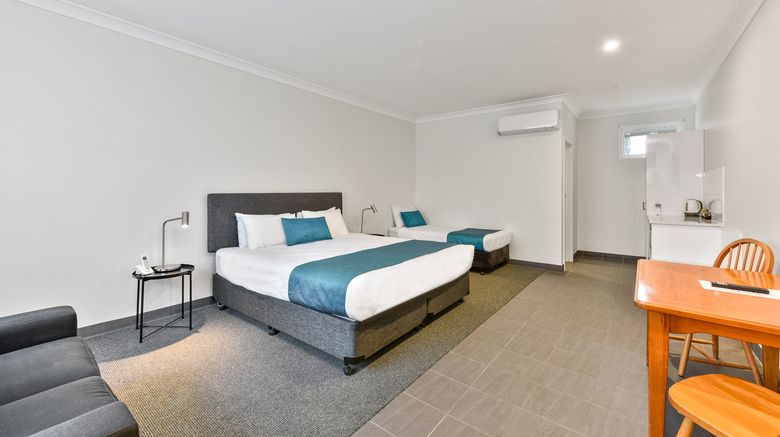 <b>Robe Central Motel Room</b>. Images powered by <a href="https://www.leonardoworldwide.com/" title="Leonardo Worldwide" target="_blank">Leonardo</a>.