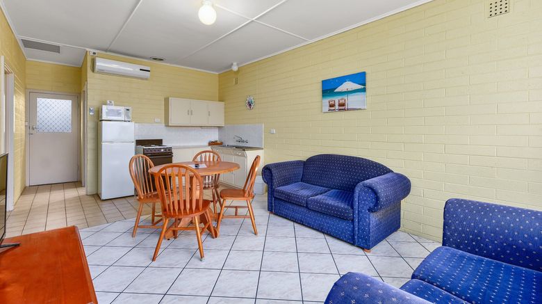 <b>Robe Central Motel Room</b>. Images powered by <a href="https://www.leonardoworldwide.com/" title="Leonardo Worldwide" target="_blank">Leonardo</a>.