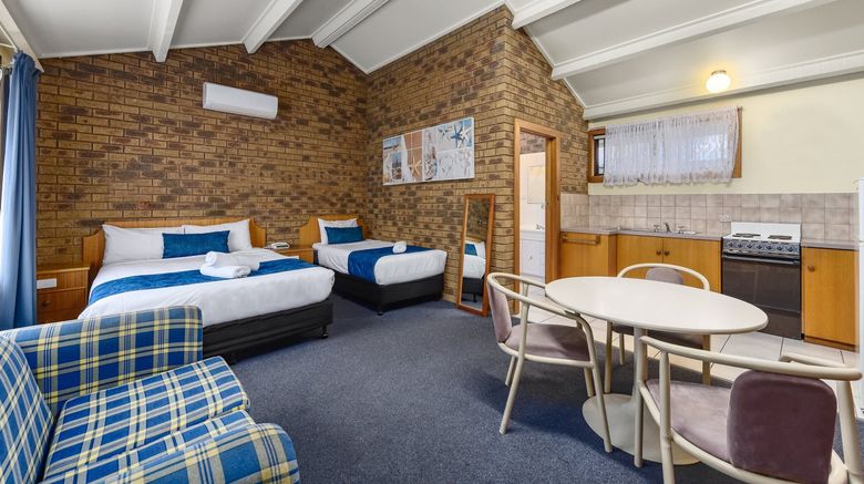 <b>Robe Central Motel Room</b>. Images powered by <a href="https://www.leonardoworldwide.com/" title="Leonardo Worldwide" target="_blank">Leonardo</a>.