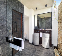 Maua Nusa Penida Bali Room