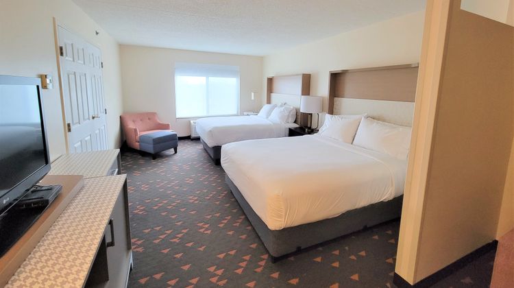 Holiday Inn Hotel & Suites Ann Arbor Suite