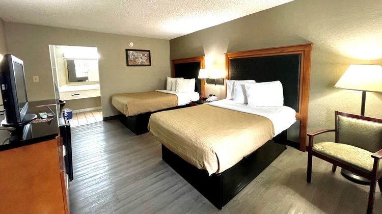 Red Carpet Inn Room