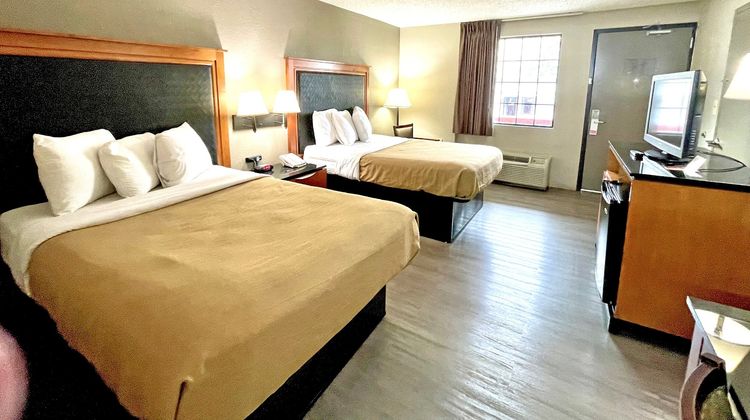 Red Carpet Inn Room