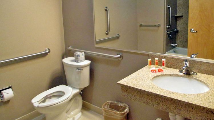 Red Carpet Inn/Suites Monmouth Junction Room