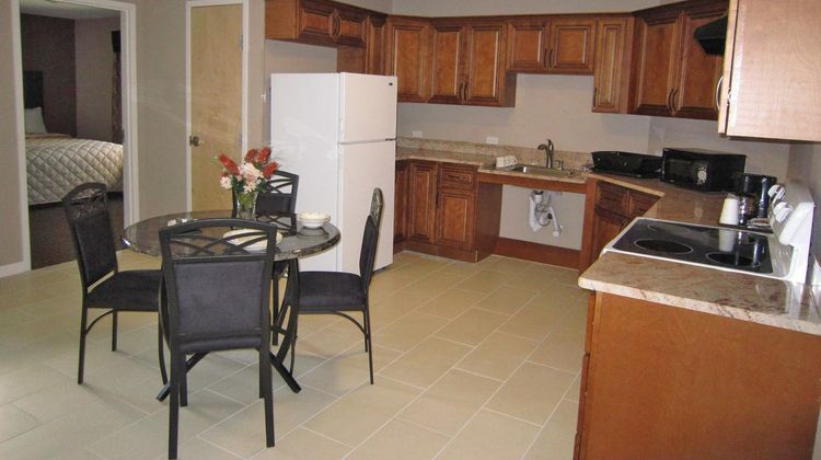 Red Carpet Inn/Suites Monmouth Junction Suite