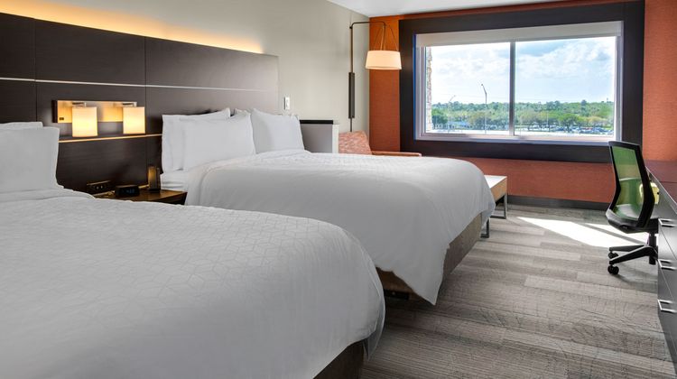 Holiday Inn Express & Suites Sanford Room
