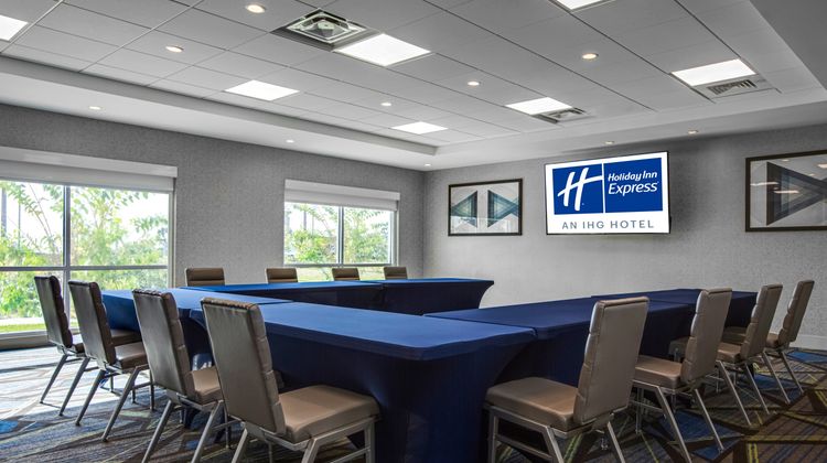 Holiday Inn Express & Suites Sanford Meeting