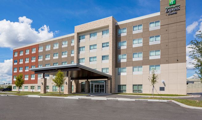 Holiday Inn Express & Suites Sanford Exterior