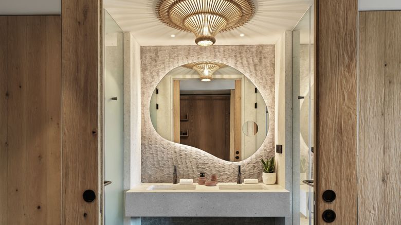 <b>W Costa Navarino Room</b>. Images powered by <a href="https://www.leonardoworldwide.com/" title="Leonardo Worldwide" target="_blank">Leonardo</a>.