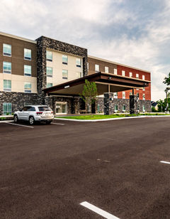 Holiday Inn Express & Suites Dayton East