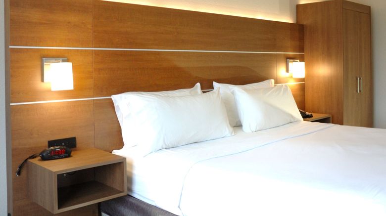 <b>Holiday Inn Express Hotel & Suites Room</b>. Images powered by <a href="https://www.leonardoworldwide.com/" title="Leonardo Worldwide" target="_blank">Leonardo</a>.