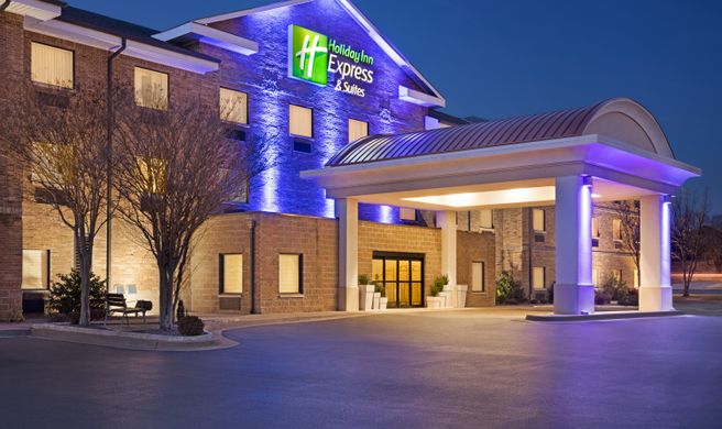 Holiday Inn Express & Suites Edmond Exterior