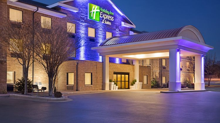 Holiday Inn Express & Suites Edmond Exterior