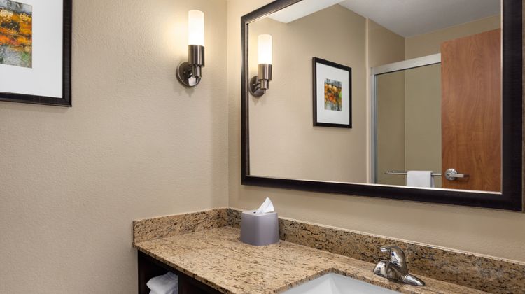 Holiday Inn Express & Suites Edmond Room