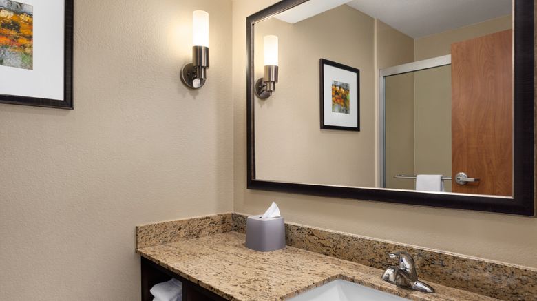 <b>Holiday Inn Express & Suites Edmond Room</b>. Images powered by <a href="https://www.leonardoworldwide.com/" title="Leonardo Worldwide" target="_blank">Leonardo</a>.