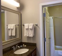 Staybridge Suites West-Oconomowoc Room