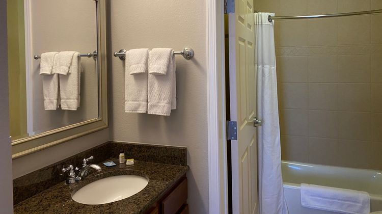 Staybridge Suites West-Oconomowoc Room