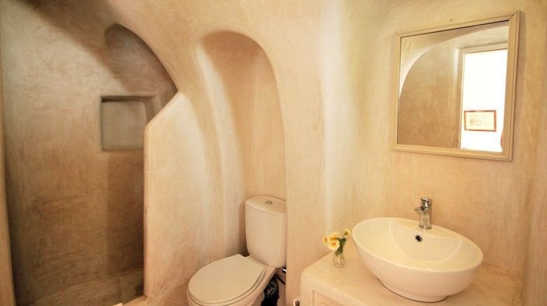 <b>Oia Mare Villas Room</b>. Images powered by <a href="https://www.leonardoworldwide.com/" title="Leonardo Worldwide" target="_blank">Leonardo</a>.