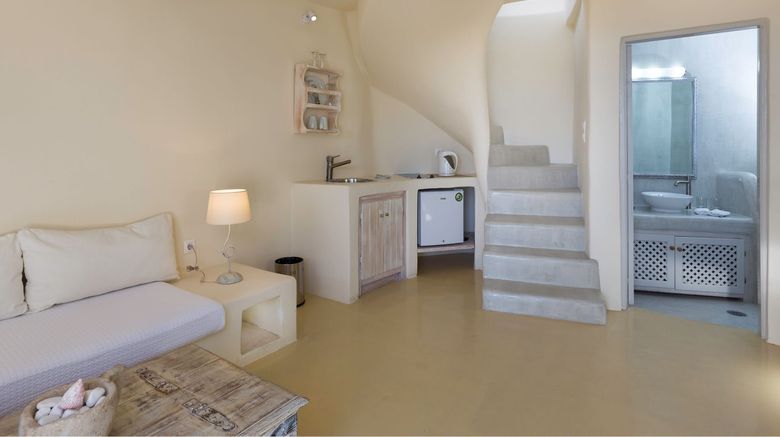 <b>Oia Mare Villas Room</b>. Images powered by <a href="https://www.leonardoworldwide.com/" title="Leonardo Worldwide" target="_blank">Leonardo</a>.