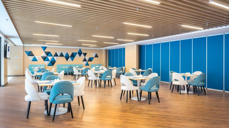<b>Holiday Inn Express Linzhi Airport Restaurant</b>. Images powered by <a href="https://www.leonardoworldwide.com/" title="Leonardo Worldwide" target="_blank">Leonardo</a>.