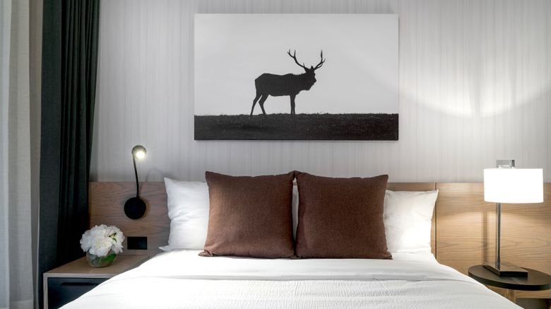 <b>Lake Louise Inn Suite</b>. Images powered by <a href="https://www.leonardoworldwide.com/" title="Leonardo Worldwide" target="_blank">Leonardo</a>.