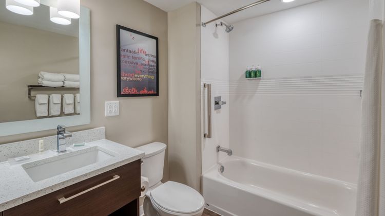 TownePlace Suites Indianapolis Airport Room