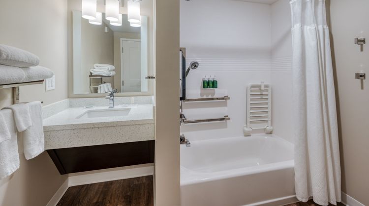 TownePlace Suites Indianapolis Airport Room