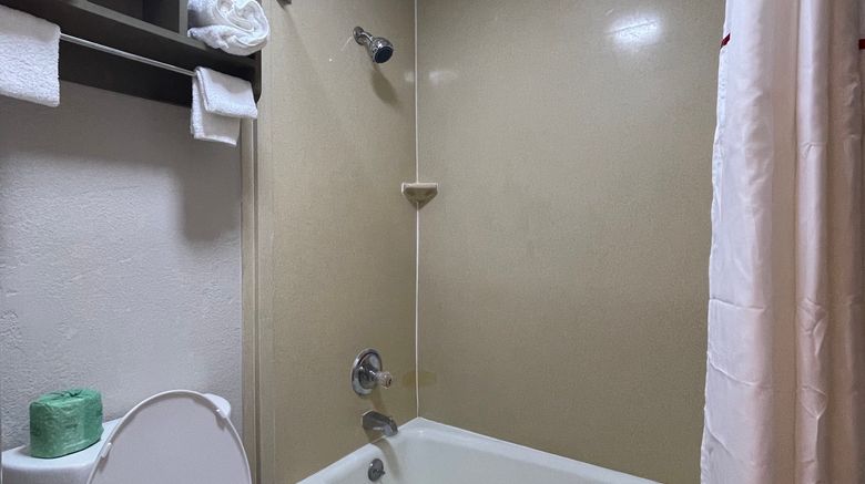 <b>Red Roof Inn LaGrange Room</b>. Images powered by <a href="https://www.leonardoworldwide.com/" title="Leonardo Worldwide" target="_blank">Leonardo</a>.