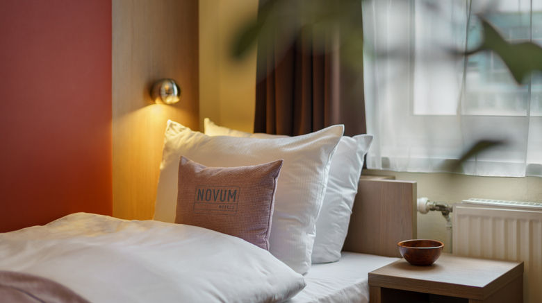 <b>Novum Norddeutscher Hof Hotel Room</b>. Images powered by <a href="https://www.leonardoworldwide.com/" title="Leonardo Worldwide" target="_blank">Leonardo</a>.