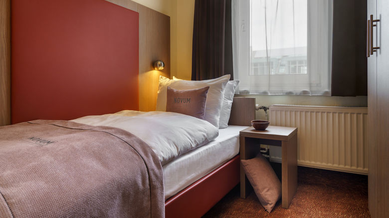 <b>Novum Norddeutscher Hof Hotel Room</b>. Images powered by <a href="https://www.leonardoworldwide.com/" title="Leonardo Worldwide" target="_blank">Leonardo</a>.