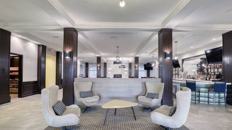 Holiday Inn Hotel & Suites Madison West Lobby