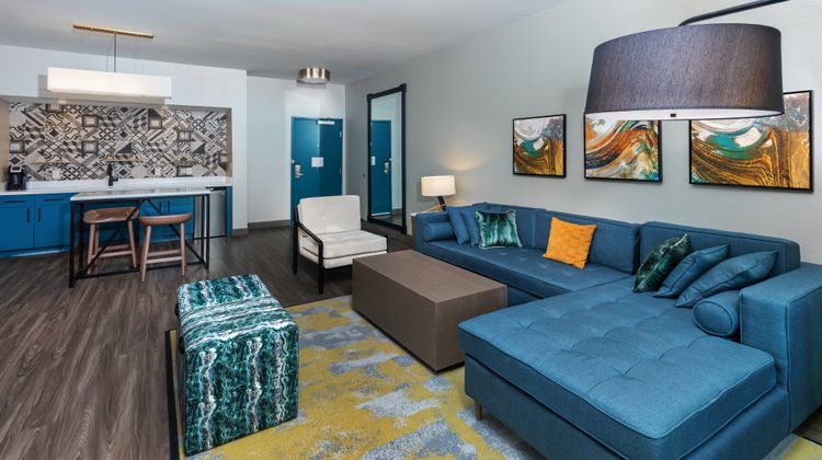 Hotel Indigo Spring-Woodlands Area Room